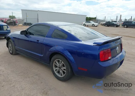 2005 Ford Mustang V6 Deluxe/V6 Premium z USA, uszkodzony, nr VIN 1ZVFT80N655161973